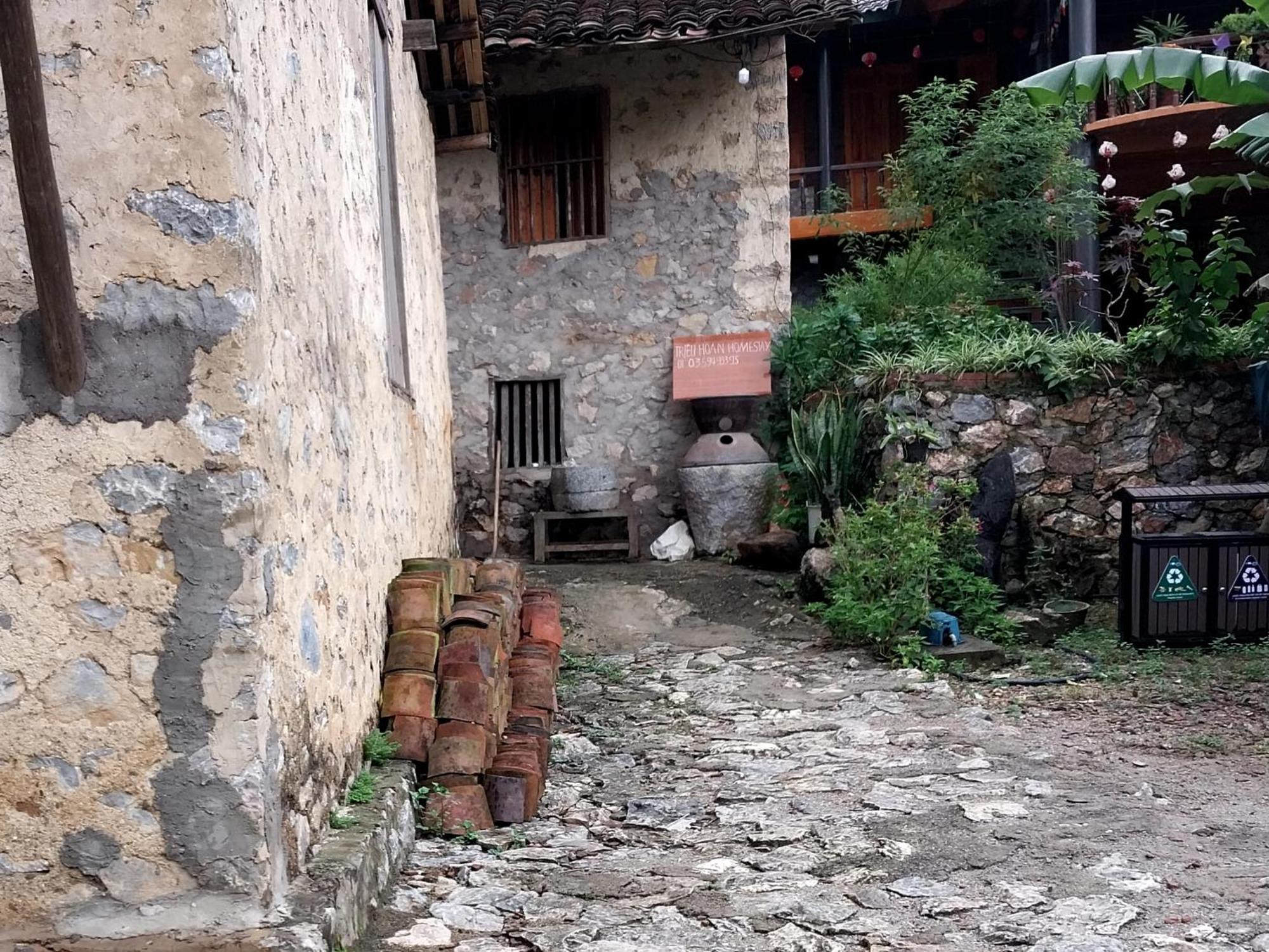Trieu Hoan Homestay Као Банг Екстериор снимка