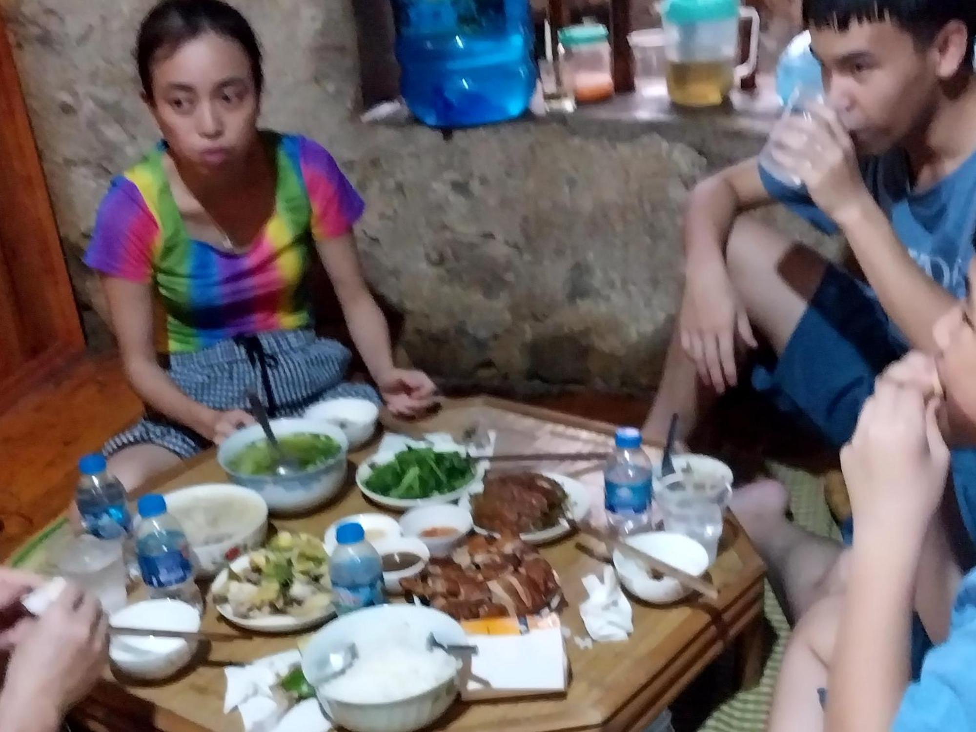 Trieu Hoan Homestay Као Банг Екстериор снимка