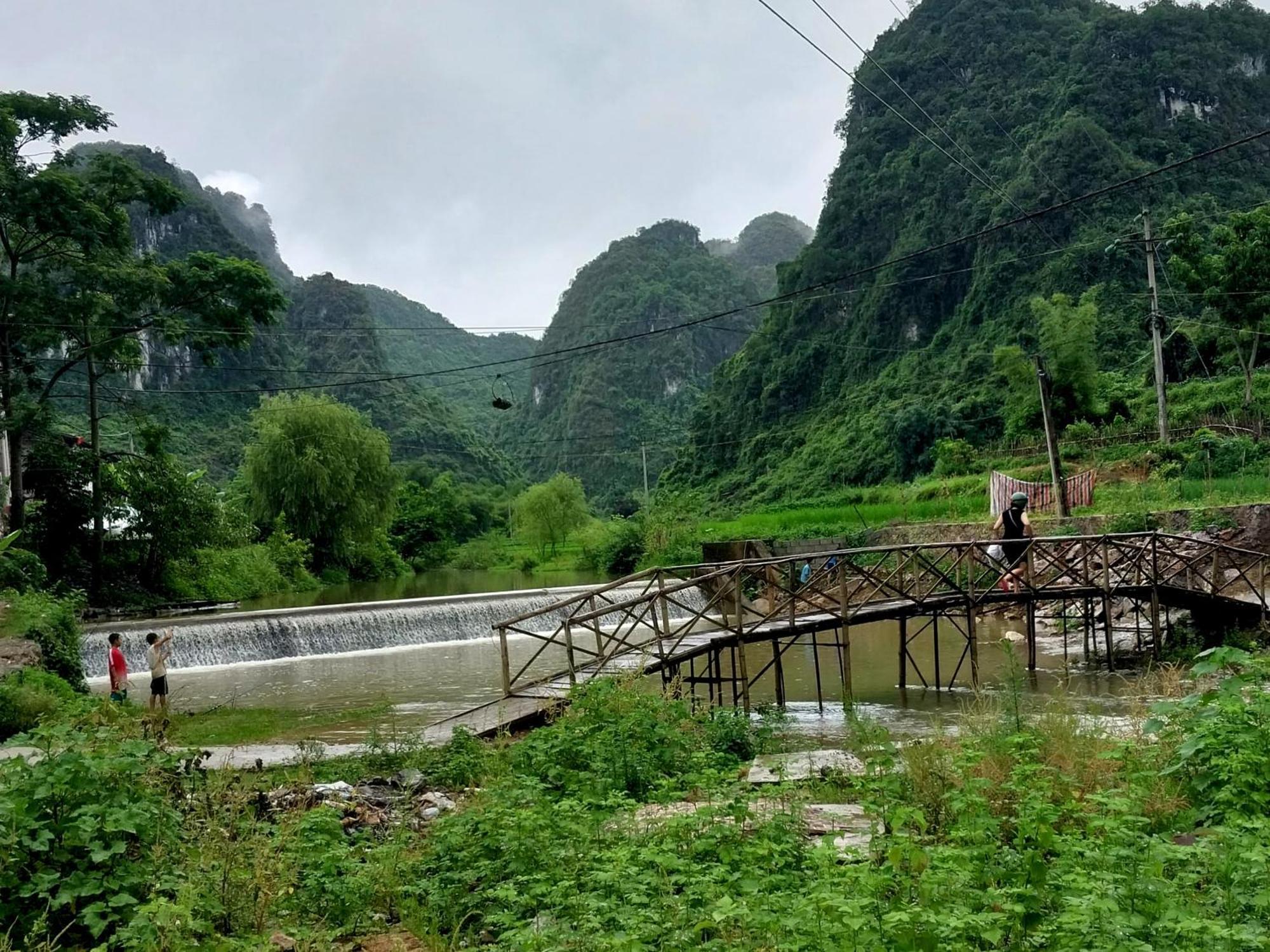 Trieu Hoan Homestay Као Банг Екстериор снимка