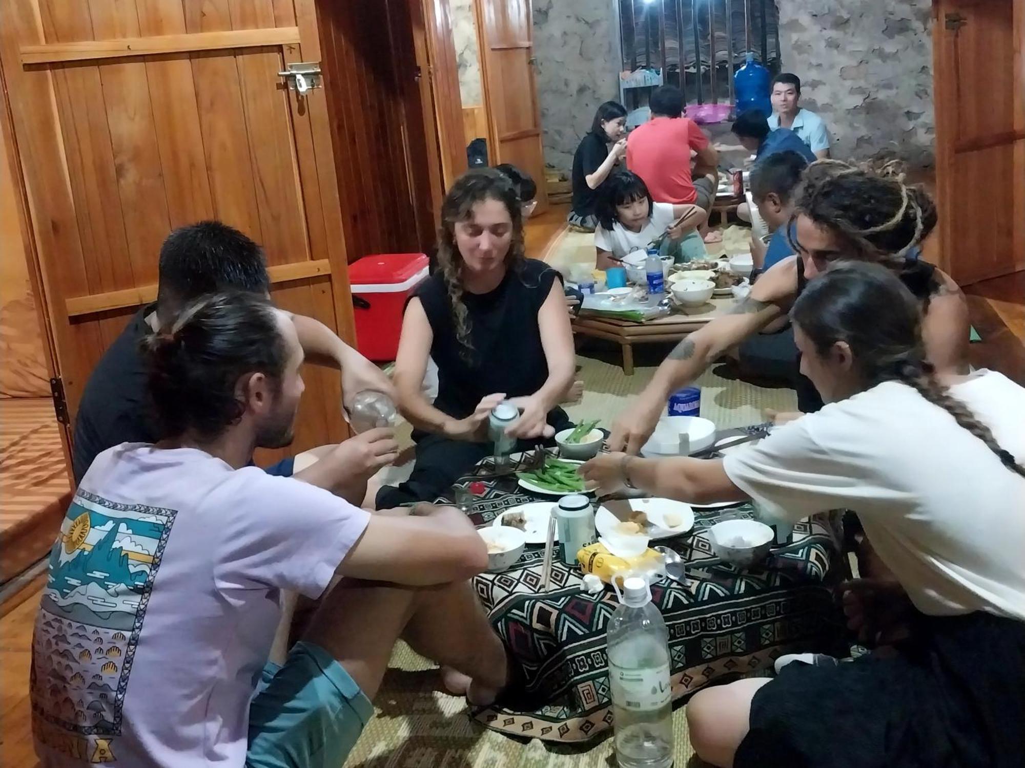 Trieu Hoan Homestay Као Банг Стая снимка