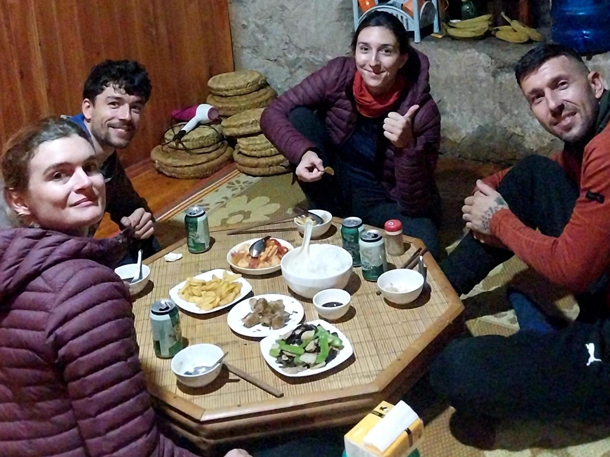Trieu Hoan Homestay Као Банг Стая снимка