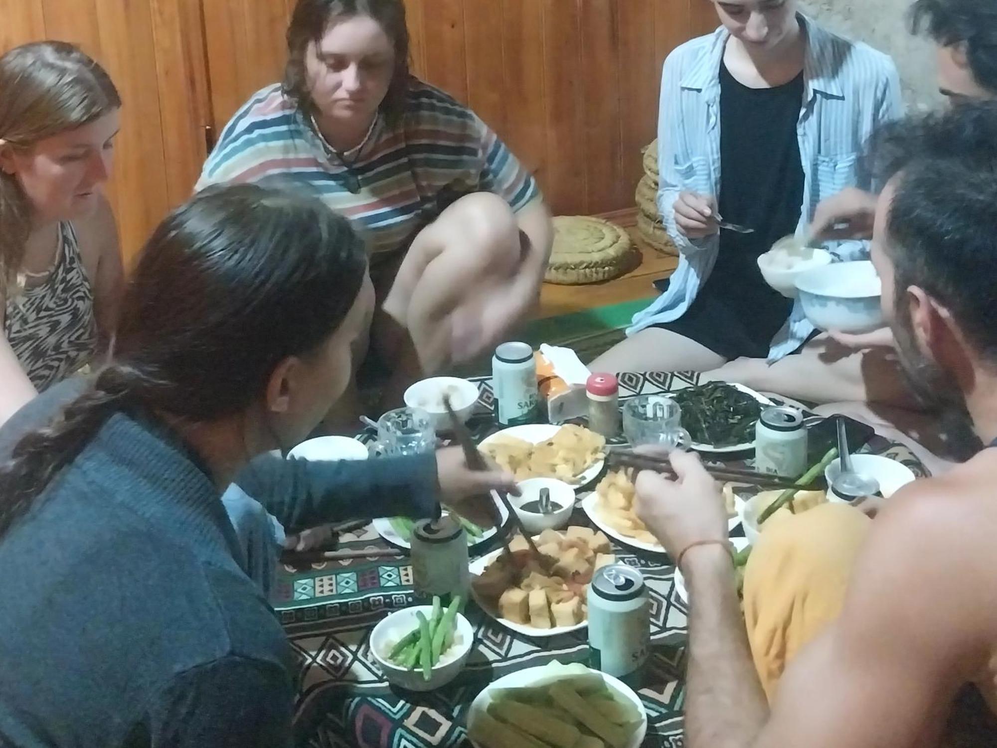 Trieu Hoan Homestay Као Банг Стая снимка